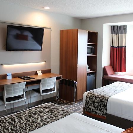 טיפטון Microtel Inn & Suites By Wyndham מראה חיצוני תמונה