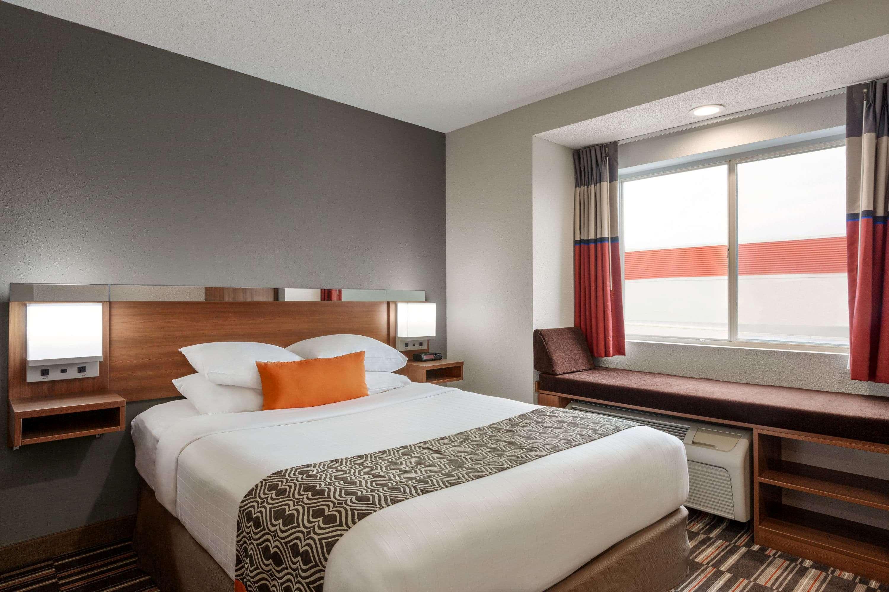 טיפטון Microtel Inn & Suites By Wyndham מראה חיצוני תמונה